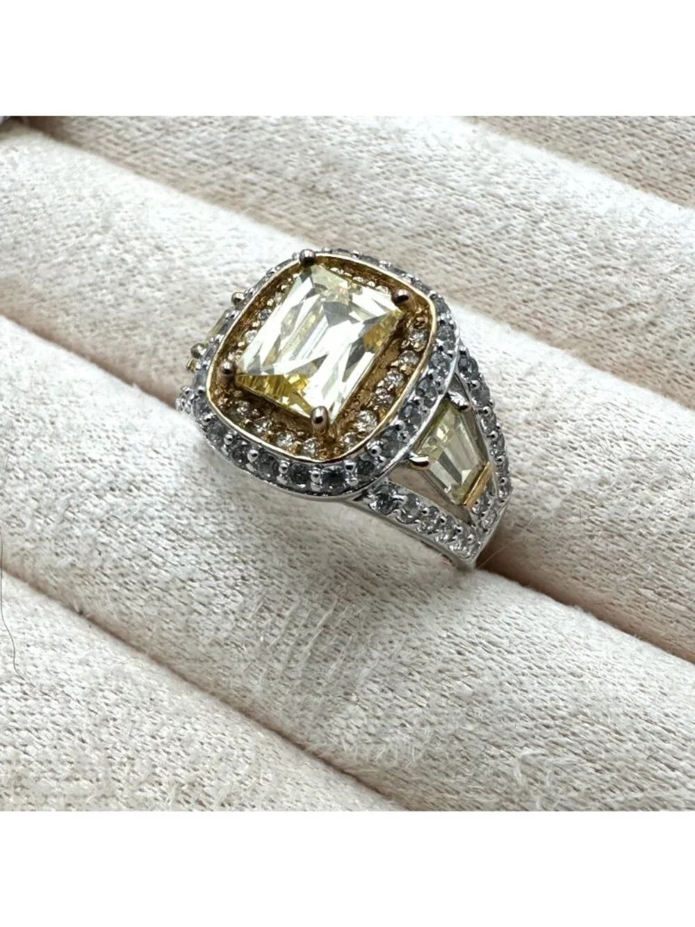 Tycoon Bella Luce Simulated Canary Cubic Zirconia Sterling Silver Ring Size 7 - Picture 5 of 6